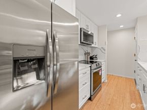 1218 101st Place NE, Bellevue WA 98004