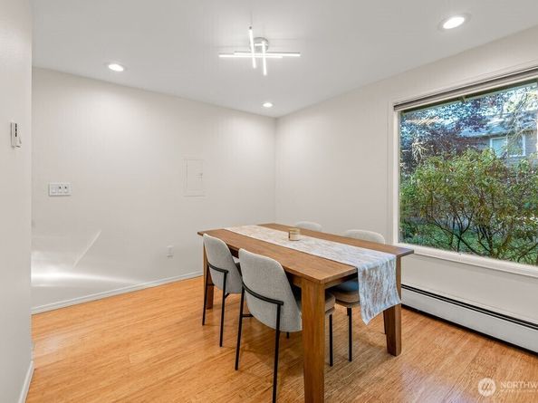 1218 101st Place NE, Bellevue WA 98004
