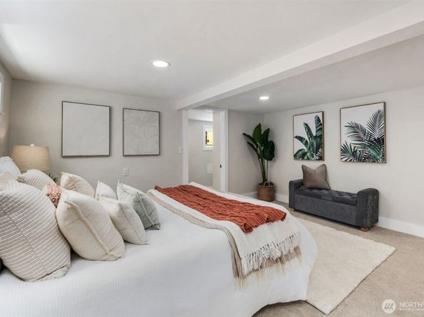 8226 Meridian Avenue N, Seattle WA 98103