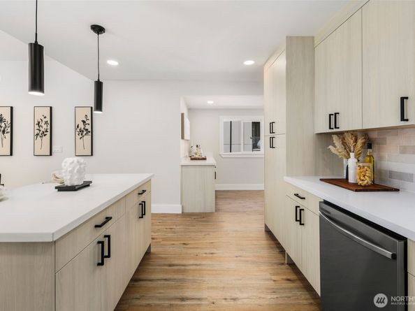 8226 Meridian Avenue N, Seattle WA 98103