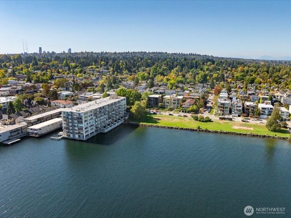 2040 43rd Avenue E 402, Seattle WA 98112