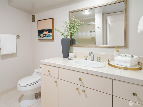 2040 43rd Avenue E 402, Seattle WA 98112