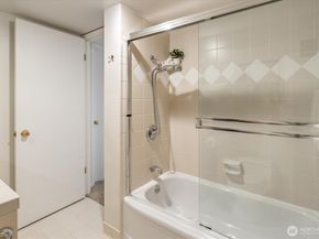 2040 43rd Avenue E 402, Seattle WA 98112