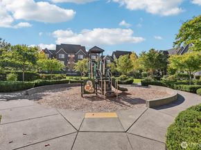 862 3rd Avenue NE, Issaquah WA 98029