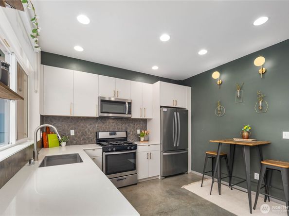 5936 S 36th Avenue F, Seattle WA 98118