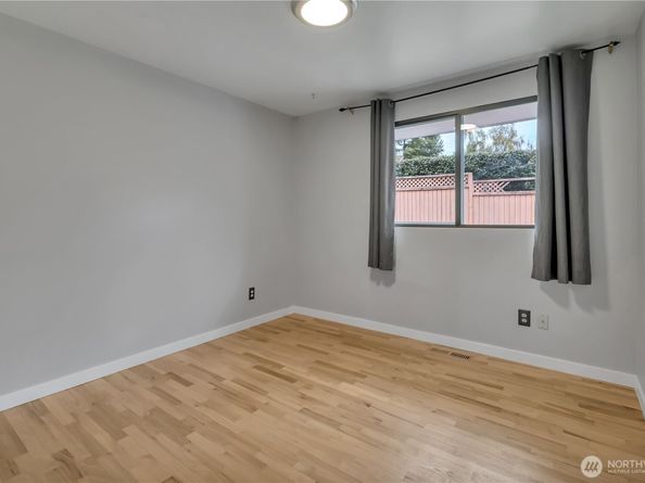 8254 NE 143rd Place, Kirkland WA 98034