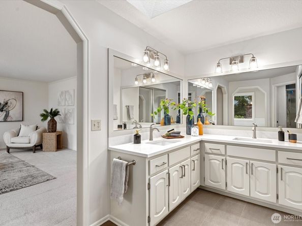 14210 207th Place NE, Woodinville WA 98077