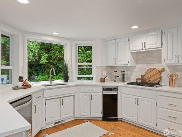 14210 207th Place NE, Woodinville WA 98077