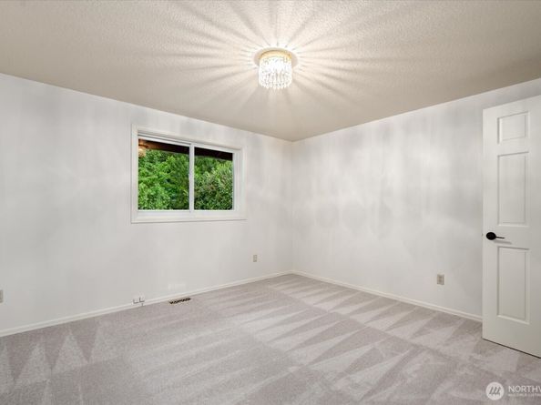 14210 207th Place NE, Woodinville WA 98077