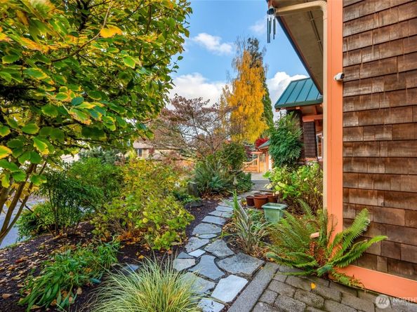 16375 NE 44th Court, Redmond WA 98052