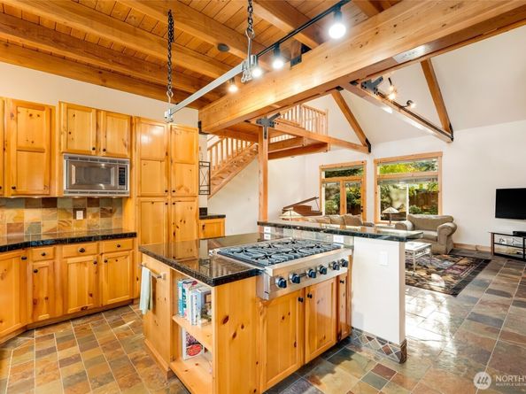 16375 NE 44th Court, Redmond WA 98052