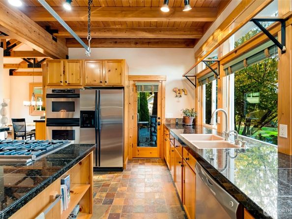 16375 NE 44th Court, Redmond WA 98052