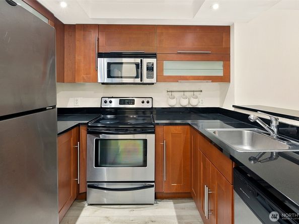 7323 Sand Point Way NE 103, Seattle WA 98115