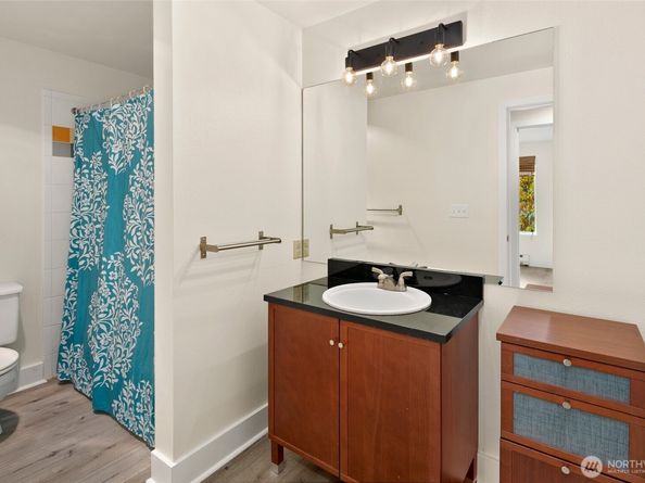 7323 Sand Point Way NE 103, Seattle WA 98115