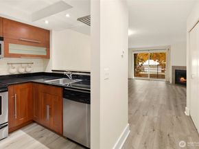 7323 Sand Point Way NE 103, Seattle WA 98115