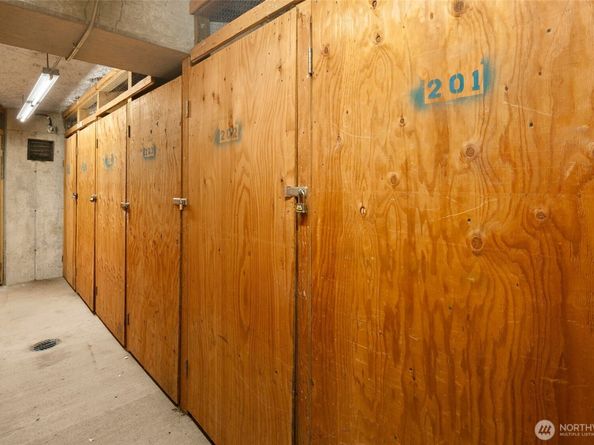 7323 Sand Point Way NE 103, Seattle WA 98115