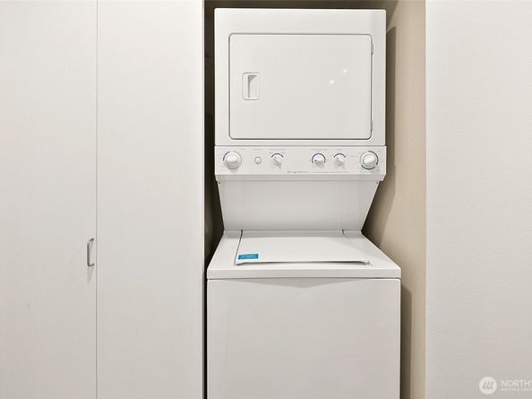 7323 Sand Point Way NE 103, Seattle WA 98115