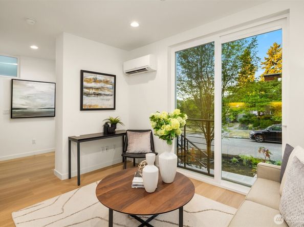 2337 16th Avenue S C, Seattle WA 98144