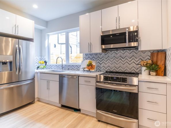 527 S Cloverdale Street D, Seattle WA 98108