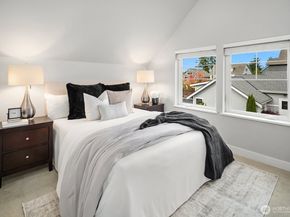 22773 SE 14th Court 10, Sammamish WA 98075