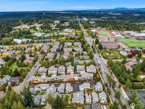 22773 SE 14th Court 10, Sammamish WA 98075