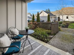 22773 SE 14th Court 10, Sammamish WA 98075