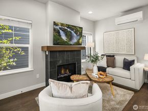 22773 SE 14th Court 10, Sammamish WA 98075