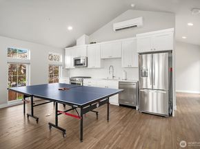 22773 SE 14th Court 10, Sammamish WA 98075