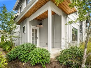 22773 SE 14th Court 10, Sammamish WA 98075