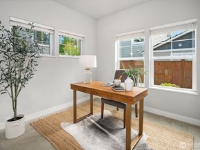 22773 SE 14th Court 10, Sammamish WA 98075