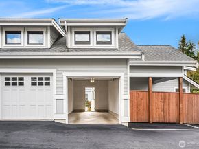 22773 SE 14th Court 10, Sammamish WA 98075