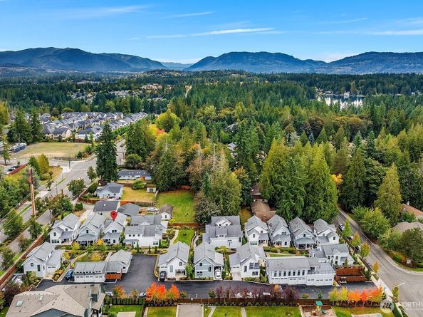 22773 SE 14th Court 10, Sammamish WA 98075