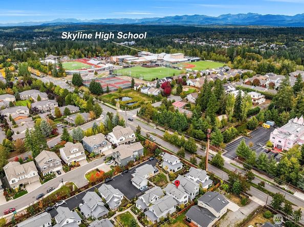 22773 SE 14th Court 10, Sammamish WA 98075