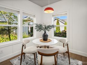 22773 SE 14th Court 10, Sammamish WA 98075