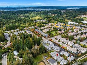 22773 SE 14th Court 10, Sammamish WA 98075