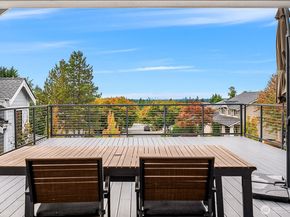 22773 SE 14th Court 10, Sammamish WA 98075