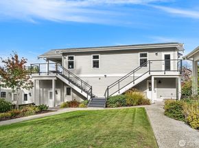 22773 SE 14th Court 10, Sammamish WA 98075