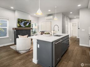 22773 SE 14th Court 10, Sammamish WA 98075