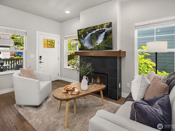 22773 SE 14th Court 10, Sammamish WA 98075