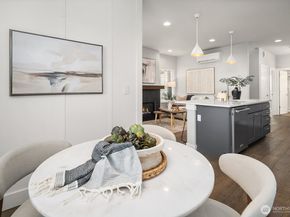 22773 SE 14th Court 10, Sammamish WA 98075