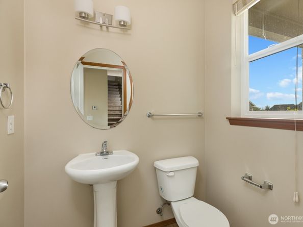 2383 Yulan Walk, Bremerton WA 98310