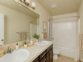 2383 Yulan Walk, Bremerton WA 98310