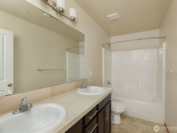 2383 Yulan Walk, Bremerton WA 98310