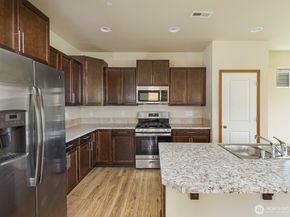 2383 Yulan Walk, Bremerton WA 98310