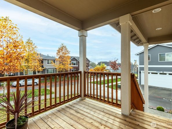 2383 Yulan Walk, Bremerton WA 98310