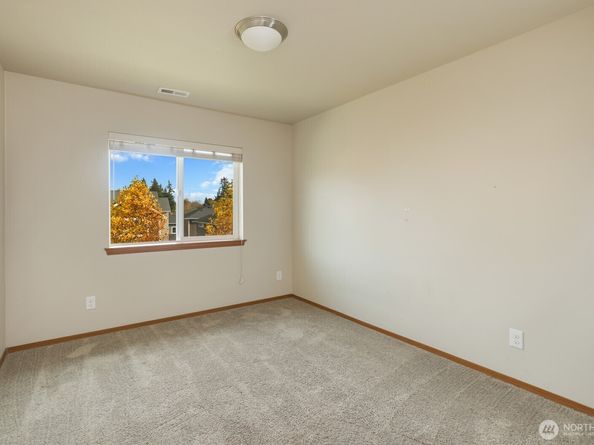 2383 Yulan Walk, Bremerton WA 98310