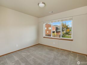 2383 Yulan Walk, Bremerton WA 98310