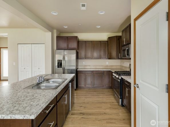 2383 Yulan Walk, Bremerton WA 98310