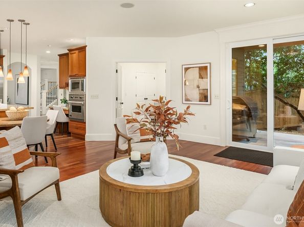 5112 48th Avenue NE, Seattle WA 98105
