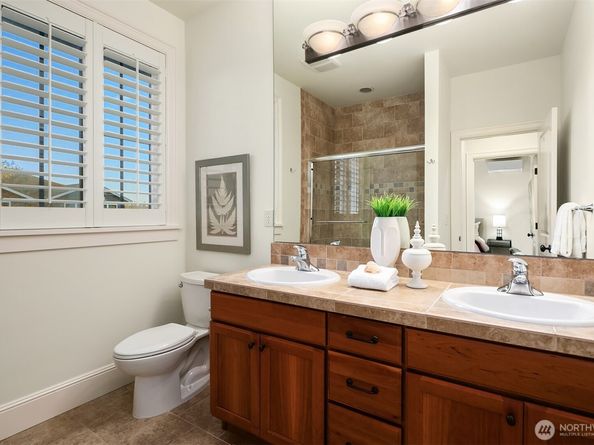 5112 48th Avenue NE, Seattle WA 98105